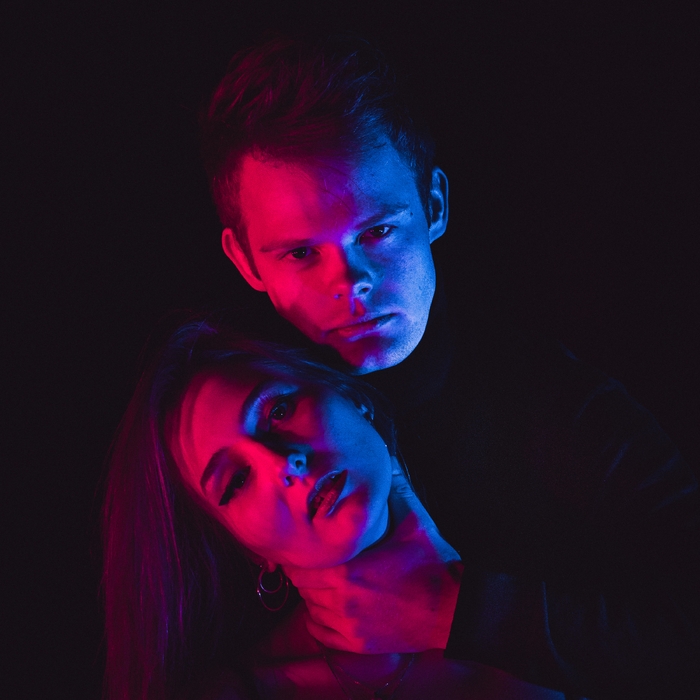 Hold on, Hold Tight! ,  ,  195497884100