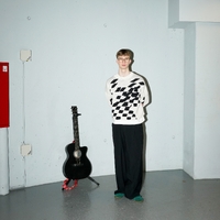 Ungt Menneske ,  ,  820200502384